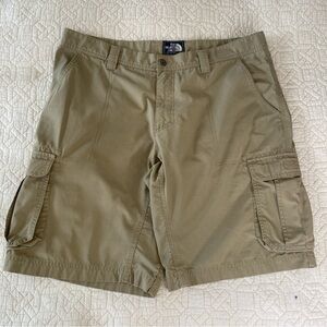The North Face Men's Tan Khaki Cargo Shorts 38 waist lined mesh pockets